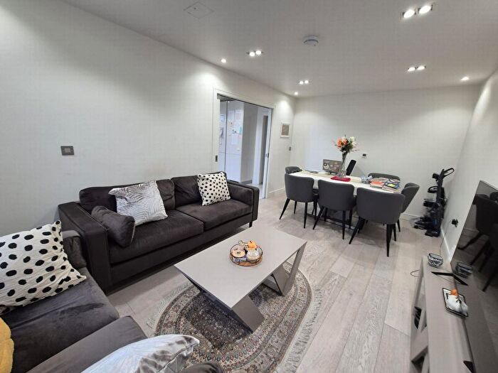 1 Bedroom Flat To Rent In Priory Green, Kings Cross, N1