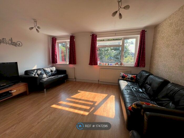 1 Bedroom Maisonette To Rent In Second Cross Road, Twickenham, TW2