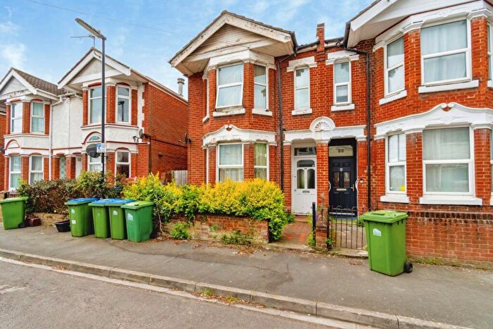 5 Bedroom House For Sale In Harborough Road, Southampton, Hampshire, SO15