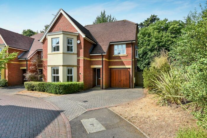 5 Bedroom Detached House To Rent In London Road, Englefield Green, Egham, TW20