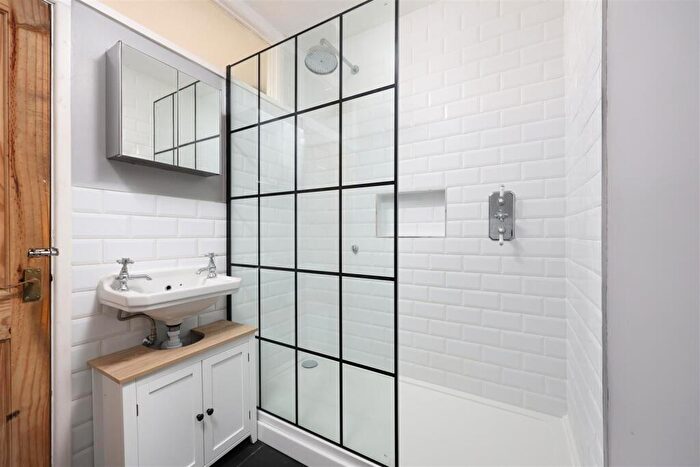 2 Bedroom Flat For Sale In Claremont Avenue, Bishopston, Bristol, BS7