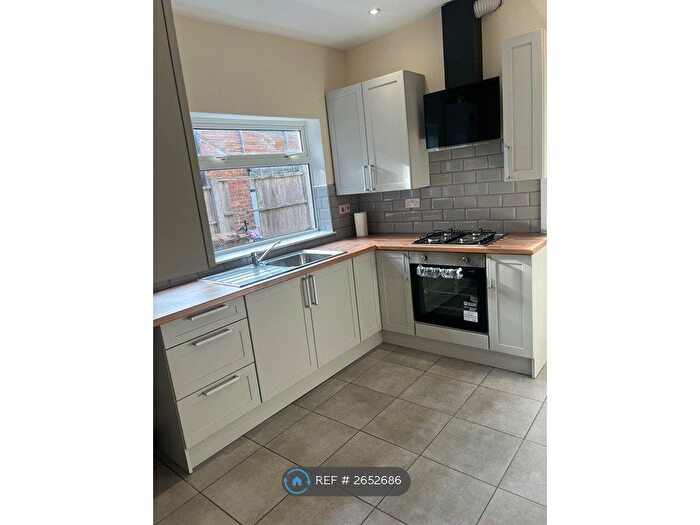 3 Bedroom Semi-detached House To Rent In Alexandra Road, West Midlands, WS10