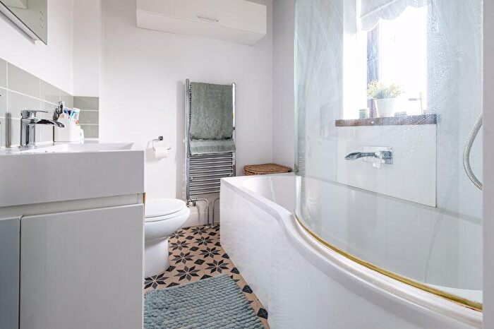 4 Bedroom Detached House For Sale In Trafalgar Avenue, Bletchley, Milton Keynes, MK3