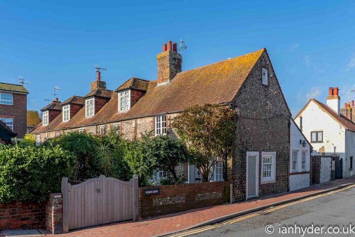 2 Bedroom Cottage To Rent In Margos Mews, High Street, Rottingdean, Brighton, BN2