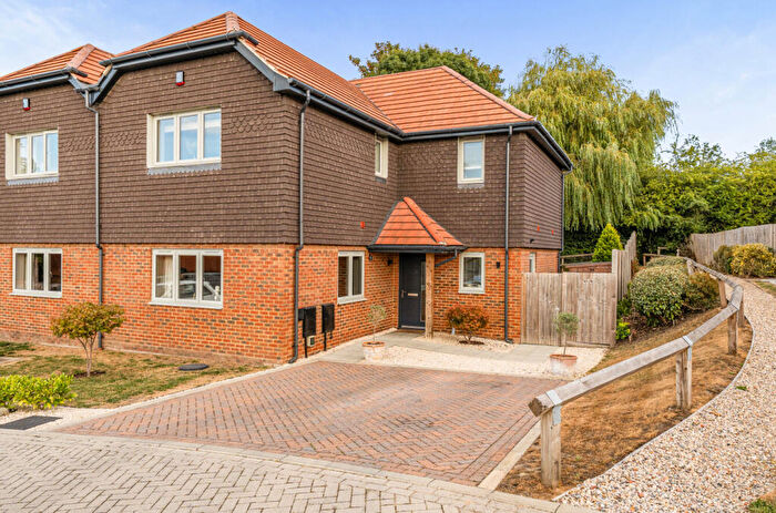 3 Bedroom Semi Detached House For Sale In Chilloway Close, Crondall, Farnham, Hampshire, GU10
