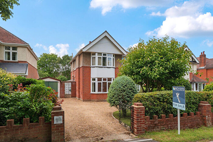 3 Bedroom Detached House For Sale In Gravel Hill, Wimborne, BH21