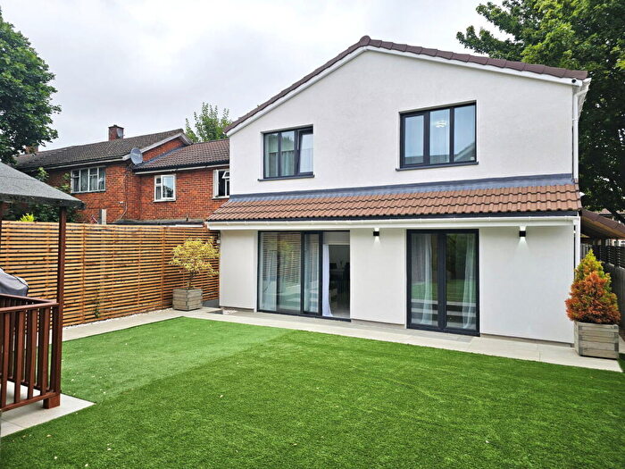 4 Bedroom End Of Terrace House For Sale In Broadwater Crescent, Stevenage, SG2