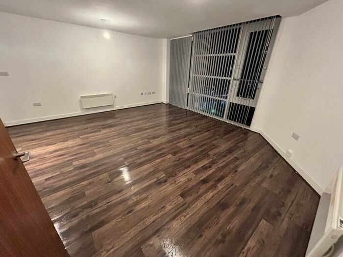 1 Bedroom Flat To Rent In Landmark, Waterfront West, Brierley Hill, West Midlands, DY5