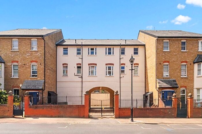 2 Bedroom Flat For Sale In Ordell Court, Bow, E3