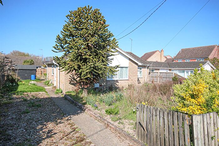 4 Bedroom Detached Bungalow For Sale In The Causeway, Isleham, Ely, CB7