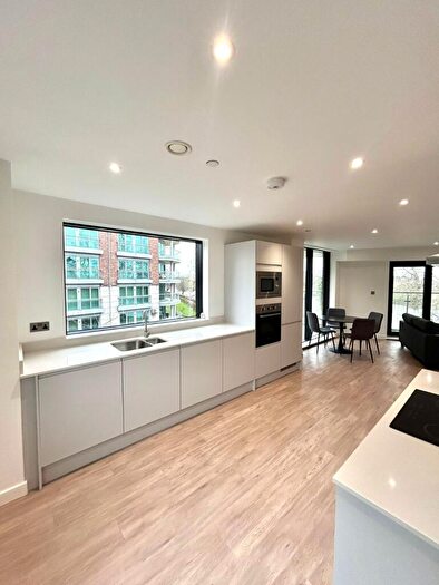 2 Bedroom Flat To Rent In Trent Lane, Nottingham, Nottinghamshire, NG2