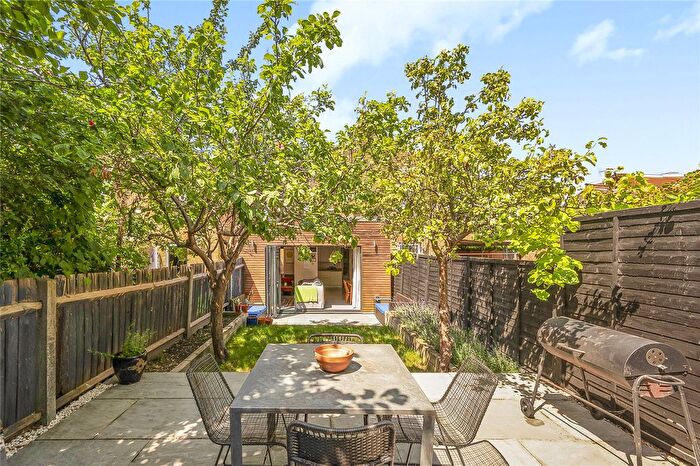 2 Bedroom Property For Sale In Chesterfield Gardens, Harringay, London, N4
