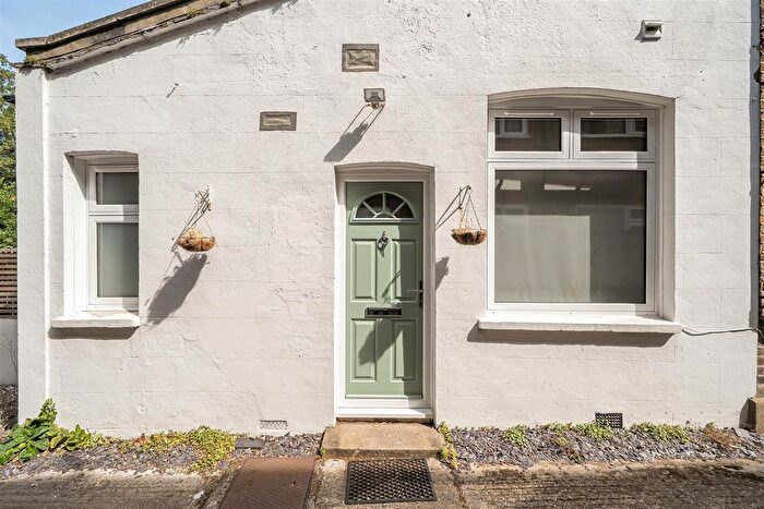 1 Bedroom Flat To Rent In Adelaide Road, Surbiton, KT6
