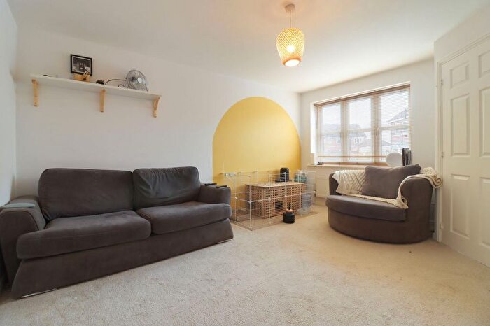3 Bedroom Semi-Detached House For Sale In Frankham Close, Laughton Common, Sheffield, S25