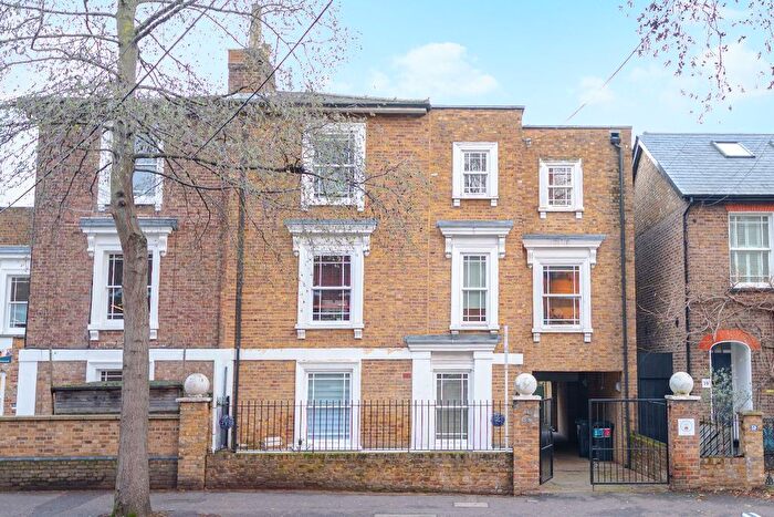 1 Bedroom Flat To Rent In / Arragon Road, Twickenham, TW1