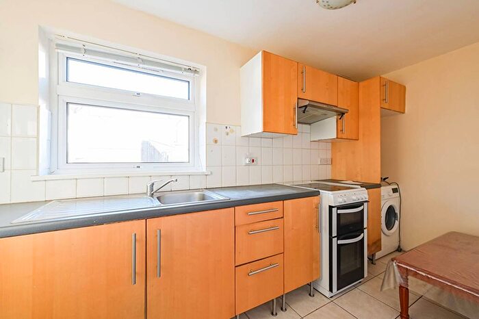 1 Bedroom End Terrace House To Rent In Boreham Road, Wood Green, London, N22