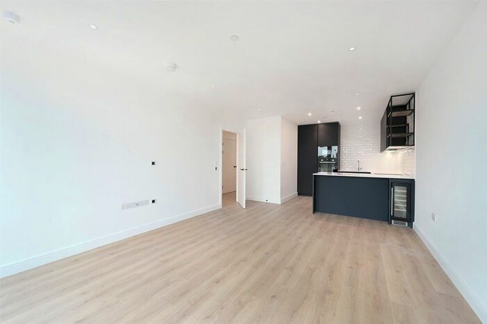 2 Bedroom Flat To Rent In Unison House, Grand Union, Beresford Avenue, London, HA0