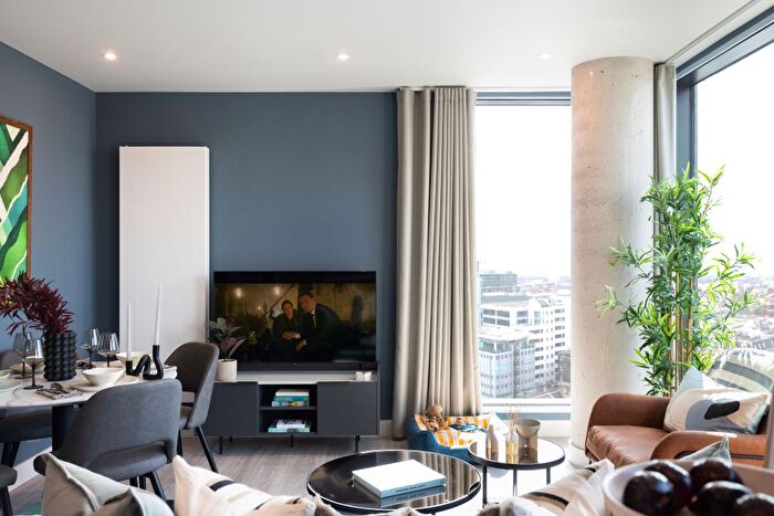 2 Bedroom Flat To Rent In Holland Street, Glasgow, G2