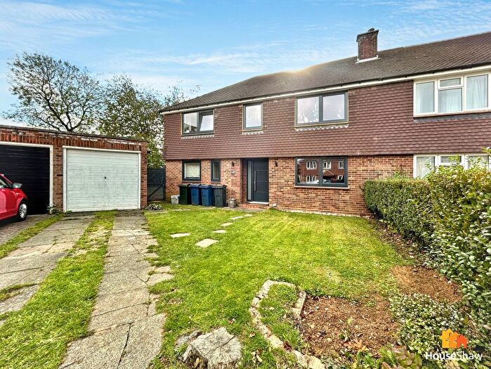 5 Bedroom Semi-detached House For Sale In Cheyne Walk, Chesham, HP5