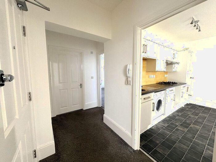 2 Bedroom Flat To Rent In Sea Front, Hayling Island, Hampshire, PO11