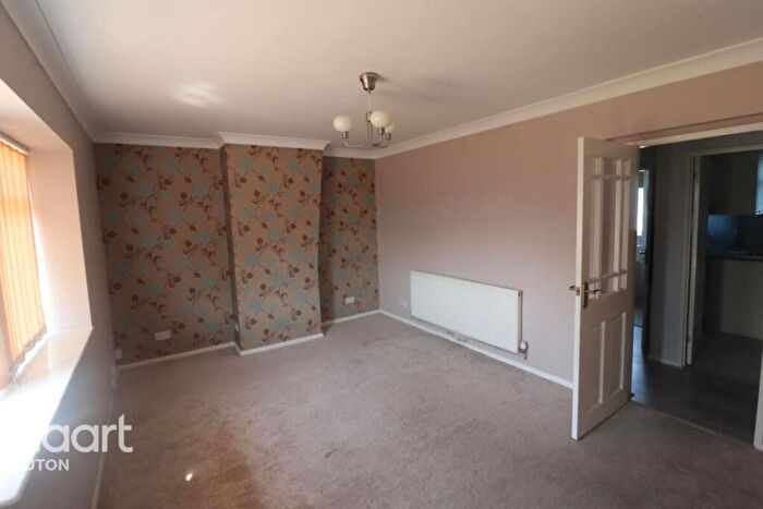 2 Bedroom Flat To Rent In Friars Close, Luton, LU1