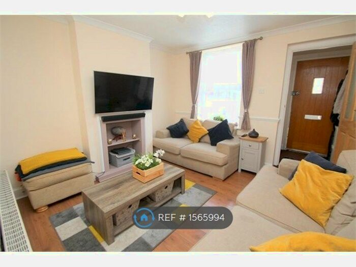 2 Bedroom Semi-Detached House To Rent In New Road, Staines-Upon-Thames, TW18