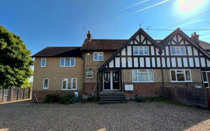 3 Bedroom Semi-Detached House To Rent In London Road, OX33