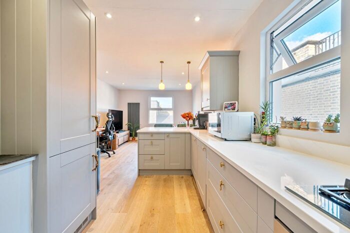 1 Bedroom Flat To Rent In Fulham Palace Road, London, SW6