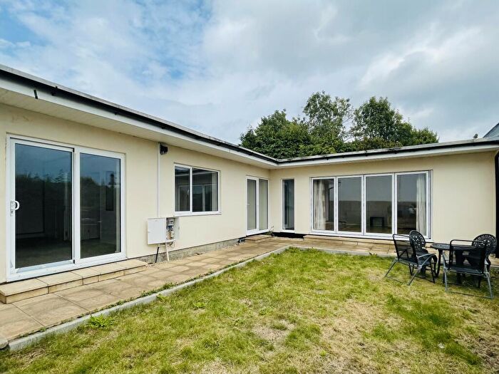 3 Bedroom Bungalow To Rent In A Russell Grove, Bristol, BS6