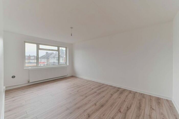 2 Bedroom Maisonette To Rent In Beechmore Gardens, Cheam, Sutton, SM3