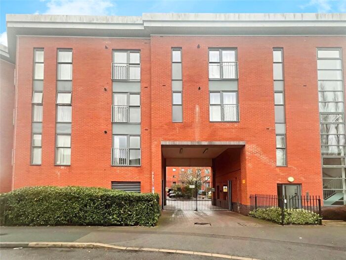 2 Bedroom Flat To Rent In Rothesay Gardens, Wolverhampton, West Midlands, WV4