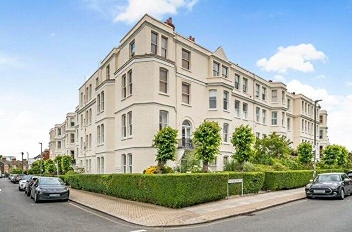 2 Bedroom Flat To Rent In Disraeli Gardens, East Putney, SW15