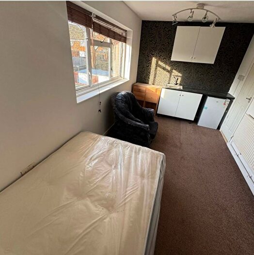 Studio To Rent In Hemery Road, Greenford, UB6