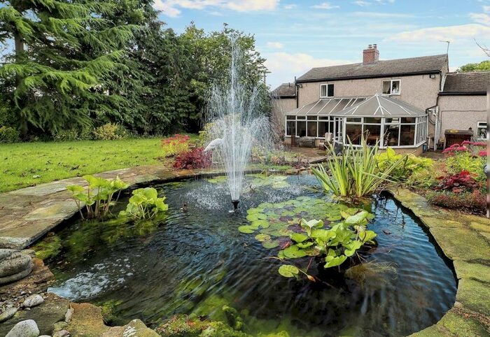 4 Bedroom Detached House For Sale In Huddersfield Road, Haigh, Barnsley, S75