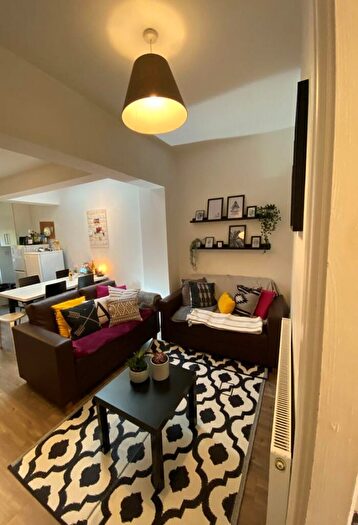 4 Bedroom House To Rent In Heeley Road, B29