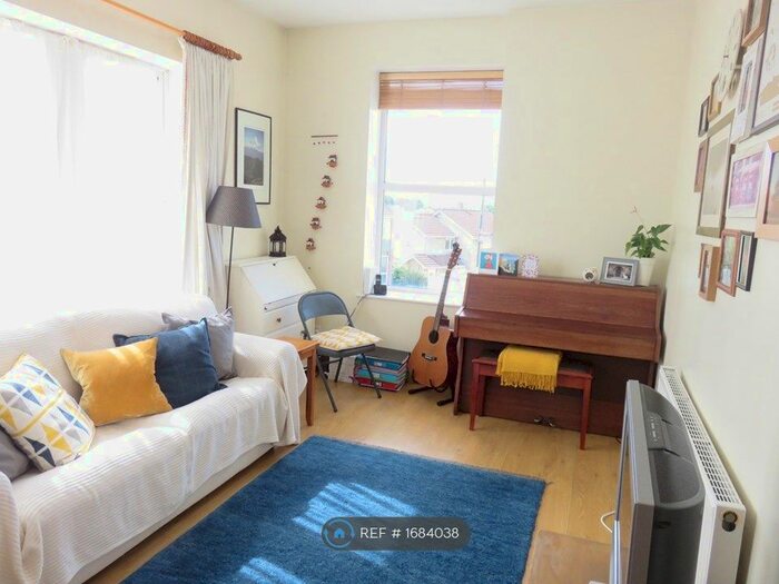 1 Bedroom Flat To Rent In Hanham, Bristol, BS15