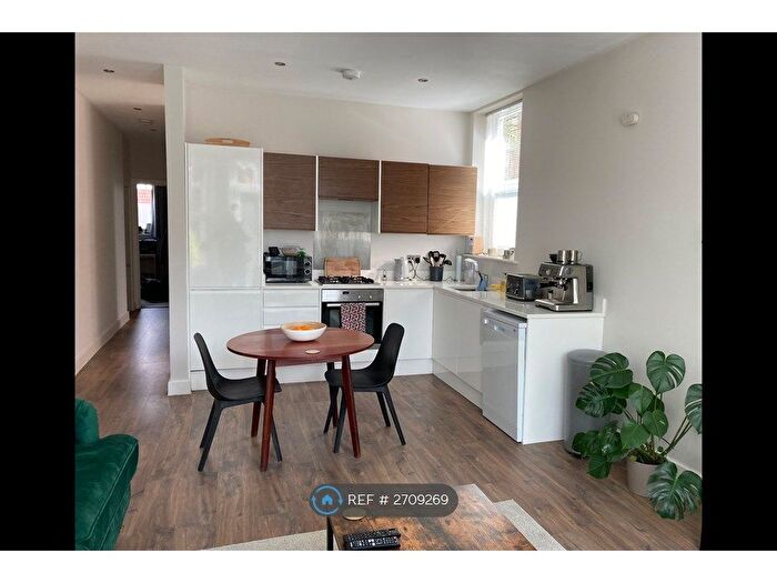 2 Bedroom Flat To Rent In Kingsbridge Road, Poole, BH14