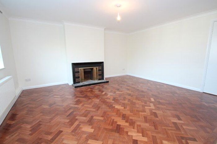 2 Bedroom Flat To Rent In Addiscombe Road, Croydon, CR0