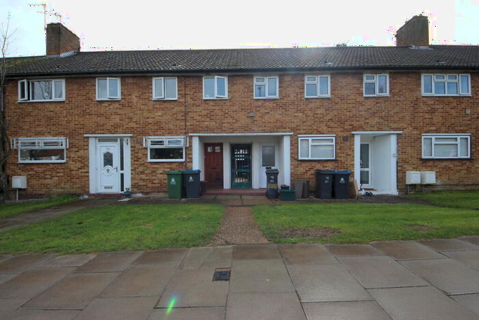 3 Bedroom Maisonette To Rent In Chessington South, KT9