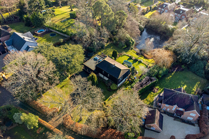 4 Bedroom Detached House For Sale In Tile Barn, Newbury, RG20