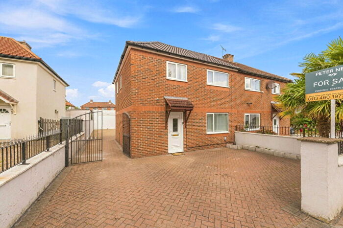 3 Bedroom Semi Detached House For Sale In Swarcliffe Avenue, Leeds, LS14