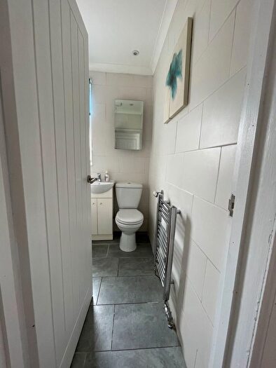 2 Bedroom Flat To Rent In Schawpark Avenue, Sauchie, Alloa, FK10