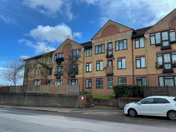 Studio To Rent In London Road, Greenhithe, DA9