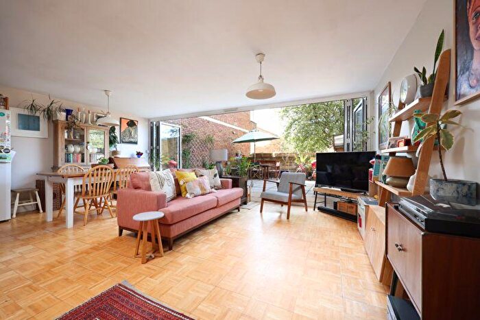 2 Bedroom Flat For Sale In High Kingsdown | Kingsdown, BS2