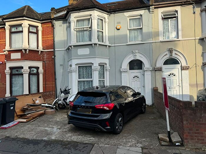 4 Bedroom Terraced House To Rent In Bengal Road, Ilford, IG1