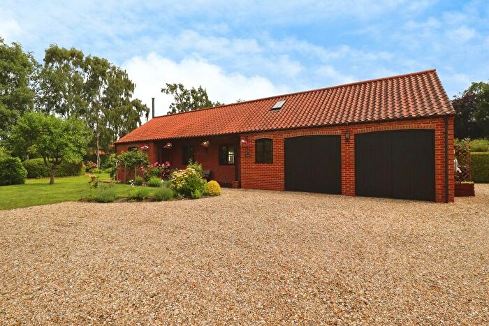 3 Bedroom Detached Bungalow For Sale In Main Street, Brampton, LN1