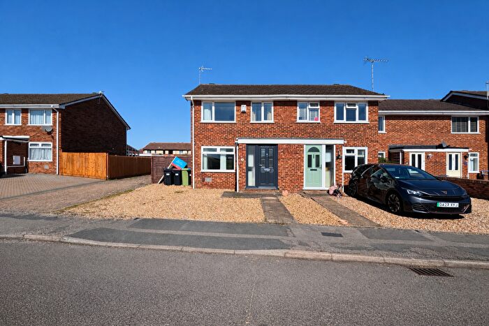3 Bedroom End Of Terrace House To Rent In Holland Way, Newport Pagnell, Milton Keynes, MK16