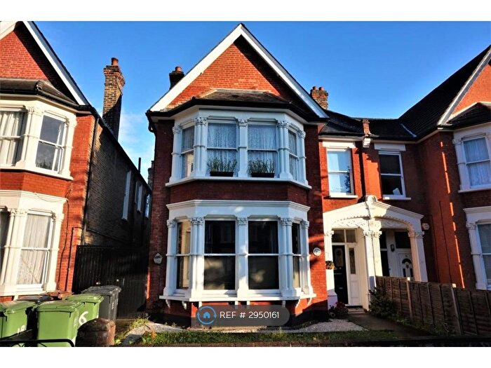 2 Bedroom Flat To Rent In Bargery Road, London, SE6
