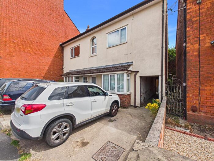 2 Bedroom Flat For Sale In Alford Road, Sutton-On-Sea, LN12