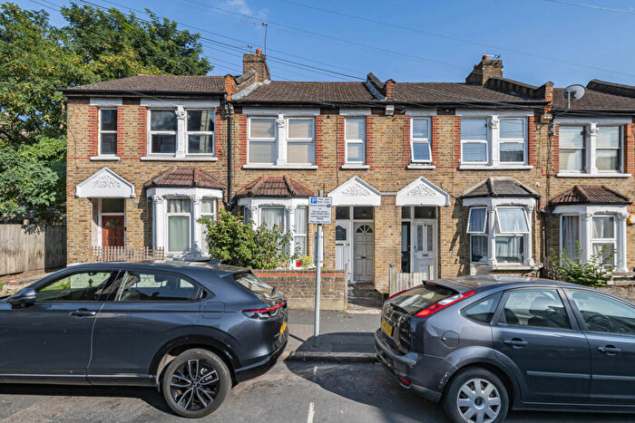2 Bedroom Apartment For Sale In Gillett Road, Thornton Heath, CR7